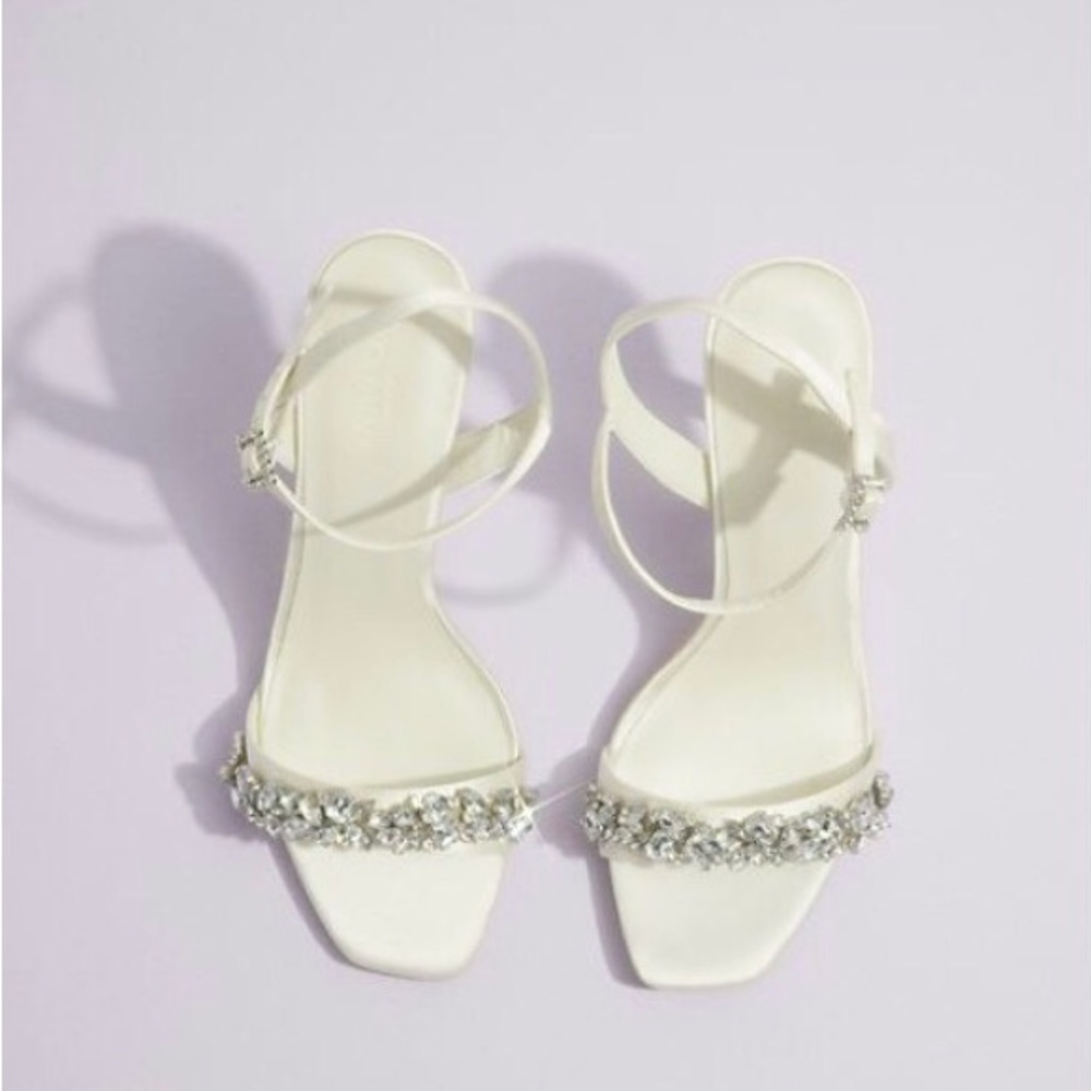 NWT! GALINA SIGNATURE crystal embellished stiletto sandals Ivory size 8.5
